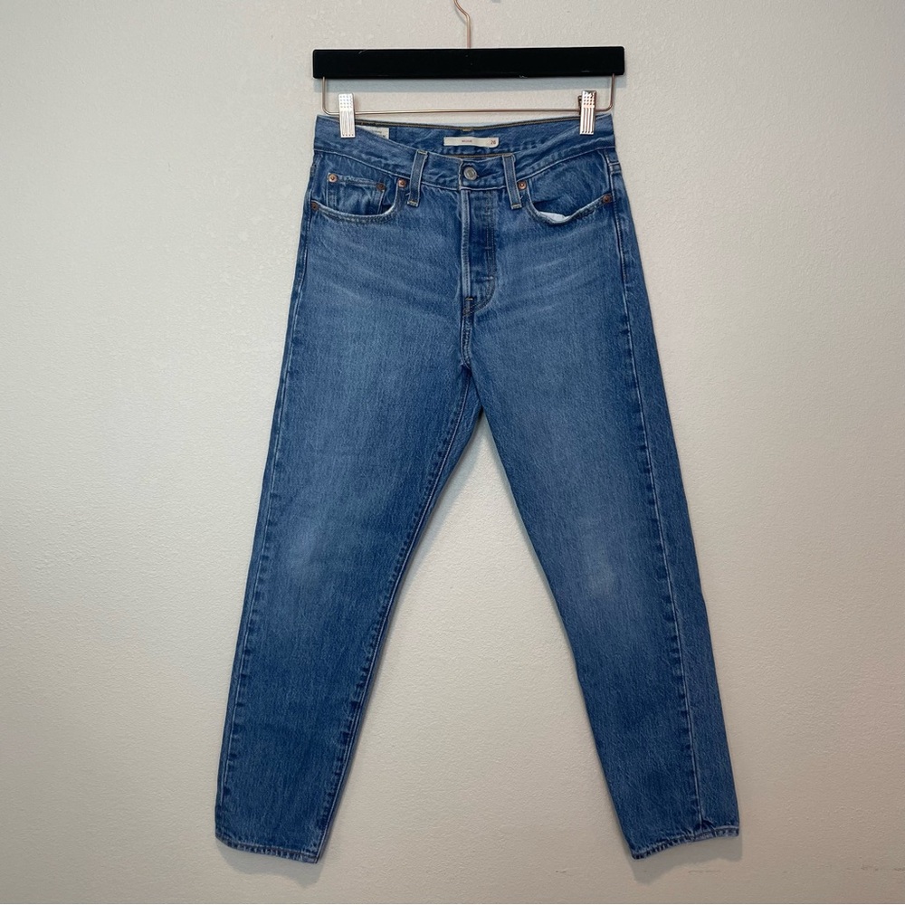 Levi’s Premium Wedgie Straight Fit High Rise Jeans Medium Wash Size 26